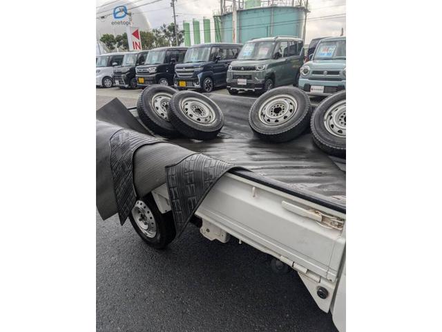 スズキ　キャリイトラック　スタッドレスタイヤ交換　車検整備　左ヘッドライト曇取り