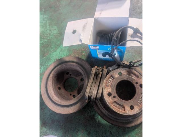 スズキ　ワゴンＲ　ブレーキ分解修理【鳥取市　湯梨浜町　三朝町　智頭町　八頭町　岩美町　タイヤ交換　各種パーツ取付　車検　修理　メンテナンスの事ならケイハピネスへ！】