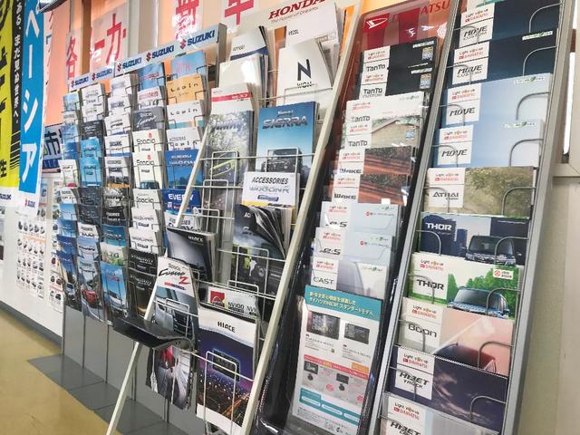 新車販売も行っております☆カタログも取り揃えております！ご用命の際はお気軽にお申し付け下さい♪