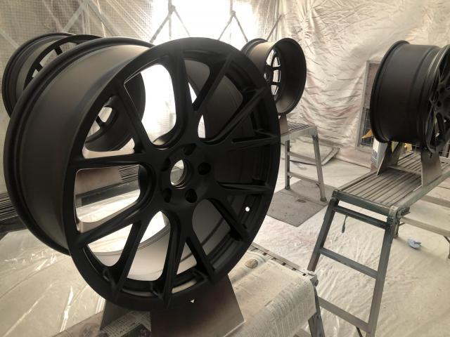 ホイール　修理　塗装【広島県　福山市で持込でのタイヤ交換・ドライブレコーダー・ナビ等の各種パーツ取付・修理・板金塗装・カスタムペイント・オイル交換はガレージゼロへお任せ下さい！】