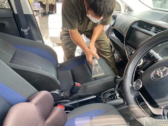アクア　フロントシート　クリーニング（総社市　倉敷市　真備町　岡山市　高梁市　新車中古車販売　整備　修理　鈑金塗装　事故修理　12か月点検　車検　オイル交換　レンタカー パーツ持ち込み　新ガスR1234yf対応）