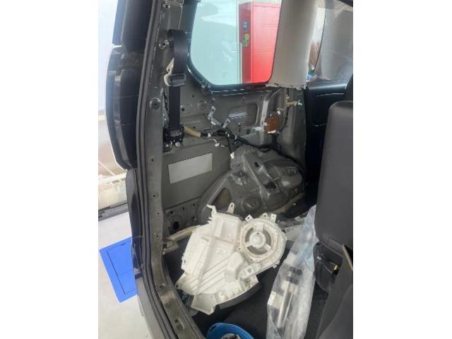 セレナ　クーラーガス漏れ　リヤエバポレーター交換