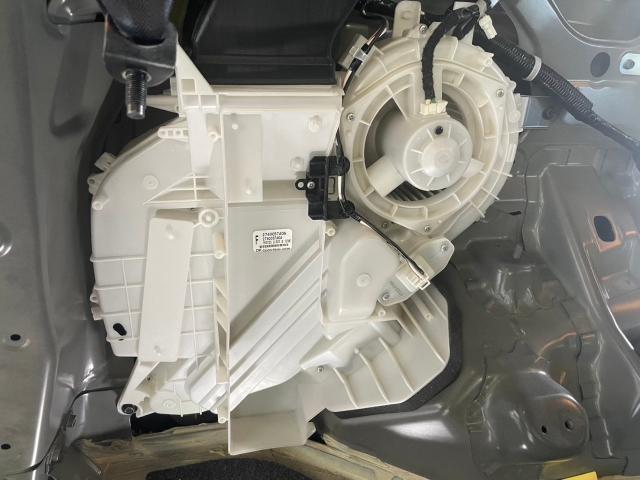 セレナ　クーラーガス漏れ　リヤエバポレーター交換