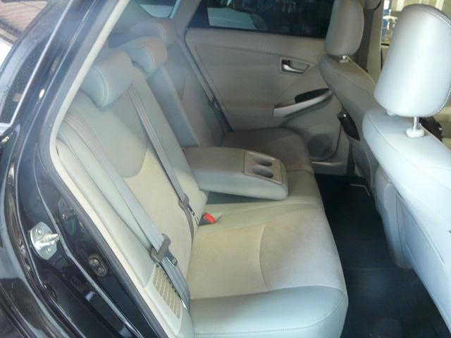 ZVW35　プリウス　クラッツィオシートカバー取り付け　北区　南区　東区　中区