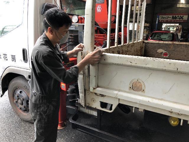 三菱ふそう キャンタークレーン 荷台アオリ曲がり修理 荷台塗装 三菱ふそう キャンタークレーン 荷台アオリ曲がり修理 荷台塗装