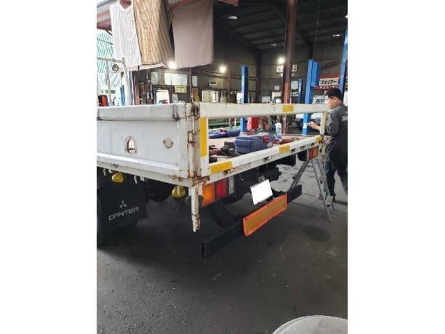 三菱ふそう キャンタークレーン 荷台アオリ曲がり修理 荷台塗装 三菱ふそう キャンタークレーン 荷台アオリ曲がり修理 荷台塗装