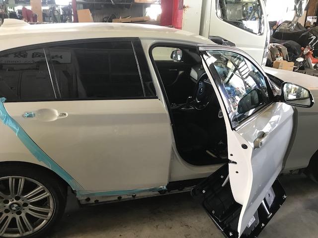 BMWフェンダー　ドア　鈑金修理【岡山市南区　車検　修理　鈑金　取付　お任せください】