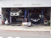 毎日、車検やメンテナンスで活躍するガレージ。