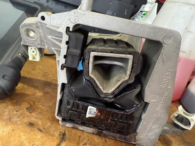 ＭＩＮＩ　F55 アイドリング時カタカタ音　エンジンから異音
菊池市　山鹿市　合志市　菊陽町　大津町　熊本市北区　東区　中央区　西区　南区　阿蘇市　玉名市　他地域のお客様も大歓迎です！