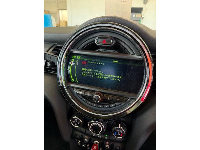 ＭＩＮＩ　F55 ブレーキパッド警告　ブレーキパッド交換　低ダストパッド
菊池市　山鹿市　合志市　菊陽町　大津町　熊本市北区　東区　中央区　西区　南区　阿蘇市　玉名市　他地域のお客様も大歓迎です！