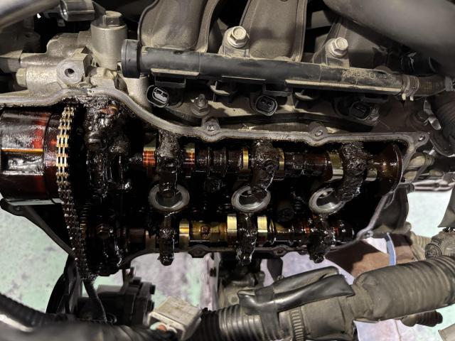 スバル　サンバーバン　 ダイハツ　ハイゼット　エンジンオイル漏れ　シリンダーヘッドカバーパッキン交換　エンジン関連修理・整備　熊本市東区　中央区　北区　南区　西区　菊陽町　大津町　益城町　御船町　合志市　宇城市　宇土市　他地域のお客様も大歓