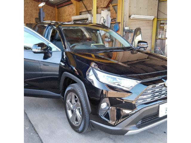 トヨタ新型RAV4ドラレコ取り付けリアカメラ取り付けトリム外し、熊本市北区清水亀井町中央区東区南区西区その他地域のお客様も大歓迎です部品持ち込み取り付けドラレコナビその他電送品パーツ持ち込み何でもご相談ください代車無料自社板金