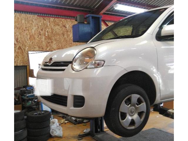 トヨタ、シエンタ、タイヤ変磨耗、膨れ、タイヤ交換熊本市北区清水亀井町南区西区東区中央区その他地域も大歓迎です部品持ち込み取り付けタイヤ、ナビ、ドラレコその他電装品何でも御相談下さい代車無料自社板金中古車販売注文販売