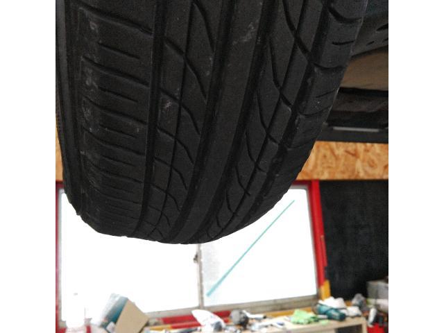トヨタ、シエンタ、タイヤ変磨耗、膨れ、タイヤ交換熊本市北区清水亀井町南区西区東区中央区その他地域も大歓迎です部品持ち込み取り付けタイヤ、ナビ、ドラレコその他電装品何でも御相談下さい代車無料自社板金中古車販売注文販売