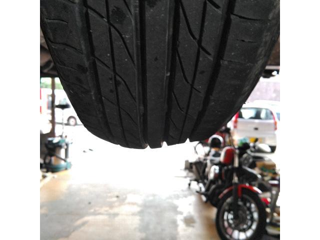 トヨタ、シエンタ、タイヤ変磨耗、膨れ、タイヤ交換熊本市北区清水亀井町南区西区東区中央区その他地域も大歓迎です部品持ち込み取り付けタイヤ、ナビ、ドラレコその他電装品何でも御相談下さい代車無料自社板金中古車販売注文販売