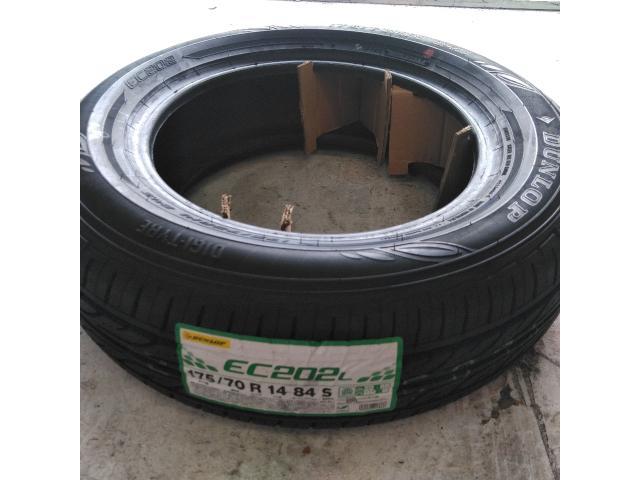 トヨタ、シエンタ、タイヤ変磨耗、膨れ、タイヤ交換熊本市北区清水亀井町南区西区東区中央区その他地域も大歓迎です部品持ち込み取り付けタイヤ、ナビ、ドラレコその他電装品何でも御相談下さい代車無料自社板金中古車販売注文販売