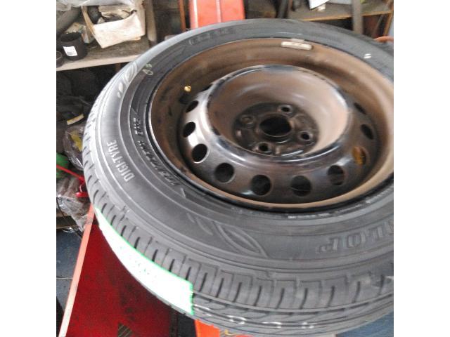 トヨタ、シエンタ、タイヤ変磨耗、膨れ、タイヤ交換熊本市北区清水亀井町南区西区東区中央区その他地域も大歓迎です部品持ち込み取り付けタイヤ、ナビ、ドラレコその他電装品何でも御相談下さい代車無料自社板金中古車販売注文販売