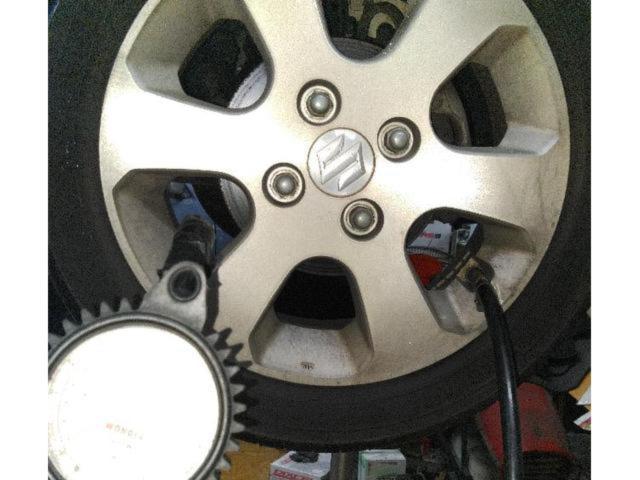 スズキ、ワゴンR、オイル交換実施熊本市北区清水亀井町南区西区東区中央区その他地域の方も大歓迎です部品持ち込み取り付けナビドラレコタイヤその他電装品何でもご相談下さい代車無料自社板金新車販売中古車販売車検整備修理