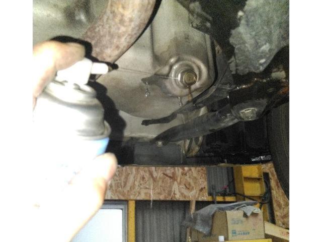 スズキ、ワゴンR、オイル交換実施熊本市北区清水亀井町南区西区東区中央区その他地域の方も大歓迎です部品持ち込み取り付けナビドラレコタイヤその他電装品何でもご相談下さい代車無料自社板金新車販売中古車販売車検整備修理