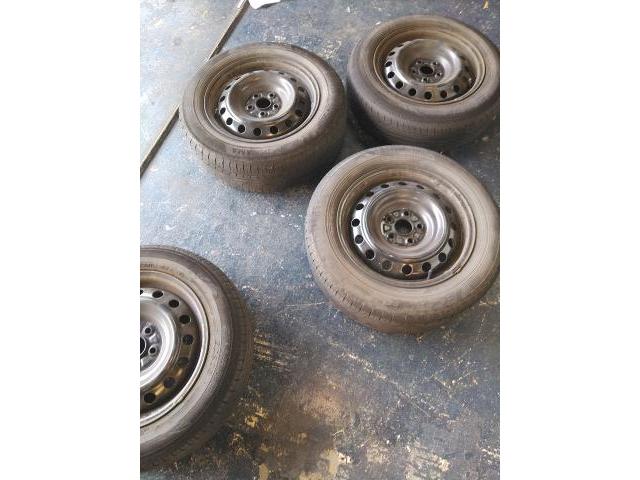 トヨタ、プレミオ、タイヤ交換。タイヤノイズ、熊本市北区清水亀井町、南区、東区、西区、中央区その他地域の方も大歓迎です、部品持ち込み交換、車検、修理、板金塗装、ワコーズ製品取扱い