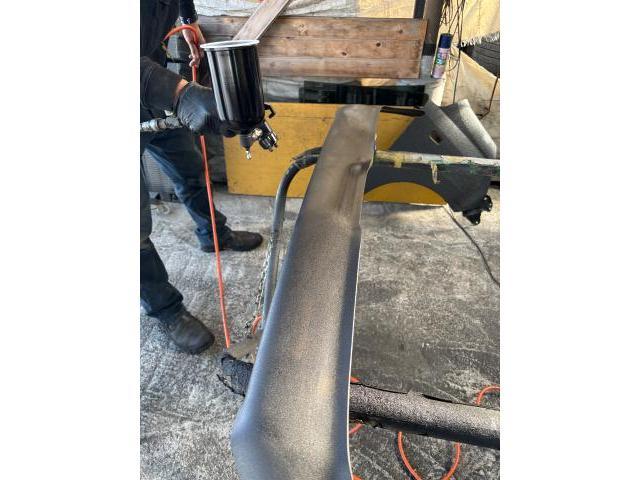 トヨタ　ランドクルーザープラド　ラプターライナー塗装、高強度、耐錆性、防水性、耐紫外線性、熊本市北区清水亀井町、南区、東区、西区、中央区、その他地域、新車中古車販売、板金塗装、パーツ持ち込み交換
