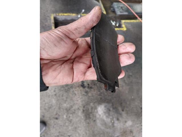 トヨタ　ヴォクシー　車検整備、その3、フロントブレーキパッド交換編、熊本市北区清水亀井町、南区、東区、西区、中央区、その他、新車中古車販売、板金塗装、ラプターライナージャパン正規施工店、ワコーズ商品販売