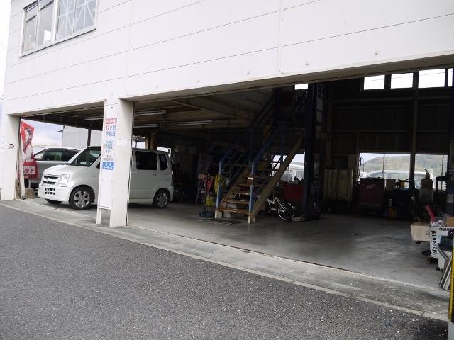 認証工場取得の整備工場です。