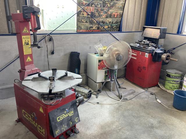 〔キズへこみ修理専門店〕カーコンビニ倶楽部　マジカル11