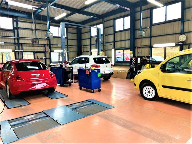運輸局指定整備工場なので自社にて車検が可能。国産車は１日車検も可。輸入車の車検は必ずお預かり致します