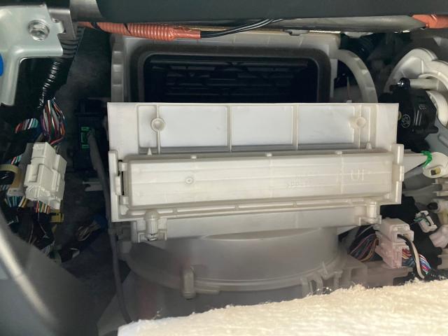 ホンダフィットシャトルハイブリッド,エアコンフィルター交換,エアコン臭い,エアコンカビ,代車無料,熊本市中央区,北区,東区,西区,南区,部品持ち込み交換,車検,修理,板金塗装,ワコーズ,モティーズ,スノコ製品取扱