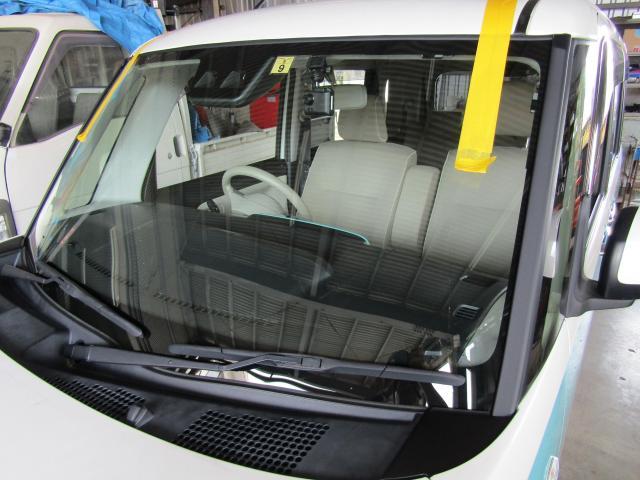 ダイハツ　ムーブキャンバス　フロントガラス交換・ガラスリペア（飛び石修理）熱反ガラス取り扱い施工・断熱ガラス取り扱い施工お任せを！熊本市東区・北区・西区・中央区・南区・御船町・益城町・植木町・菊池市・宇城市・宇土市、他地域のお客様も大歓迎