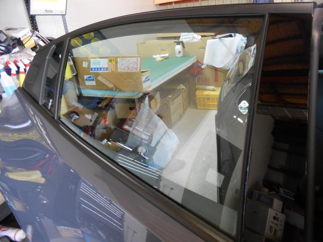 プリウス　フロントガラス交換・ガラスリペア（飛び石修理）・カーフィルム施工・熱反ガラス取り扱い施工・断熱ガラス取り扱い施工お任せを！熊本市東区・北区・西区・中央区・南区・御船町・益城町・植木町・菊池市・宇城市・宇土市、他地域のお客様も大歓迎