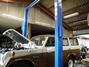 整備用リフトは大型車にも対応可能です。