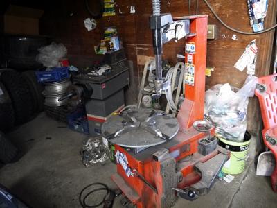 タイヤチェンジャー・バランサーも完備！