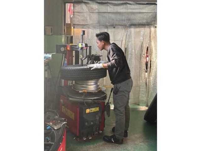 スタッドレスタイヤ交換　連日満員御礼