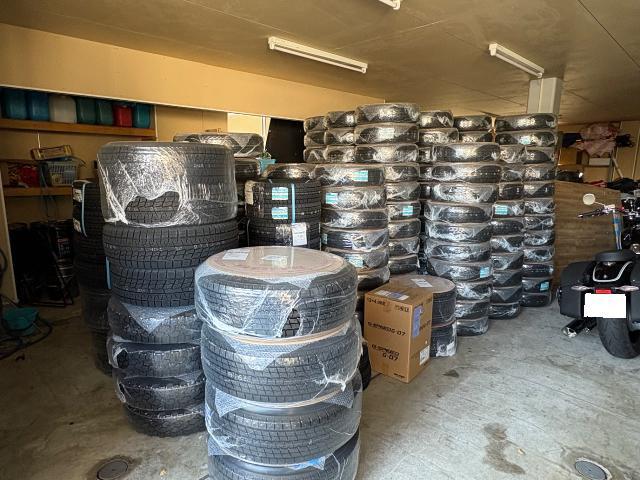 スタッドレスタイヤ交換　連日満員御礼