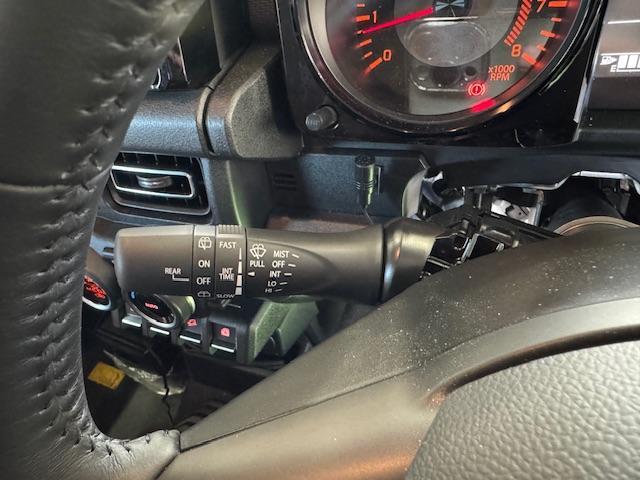 スズキ　ジムニーシエラ　間欠ワイパースイッチ流用取り付け