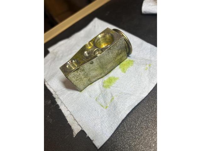 スバル　レヴォーグ　エアコン修理 エキスパンションバルブ　漏れ　交換　小矢部市