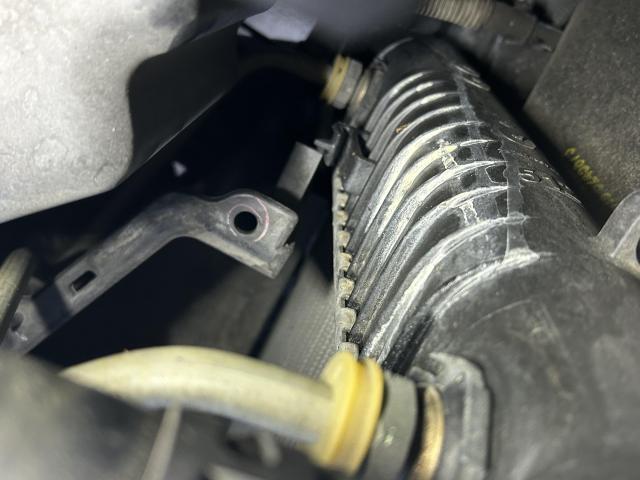 ＧＭＣ　ＧＭＣユーコン　ラジエータ交換　冷却水漏れ　小矢部市