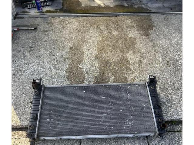 ＧＭＣ　ＧＭＣユーコン　ラジエータ交換　冷却水漏れ　小矢部市