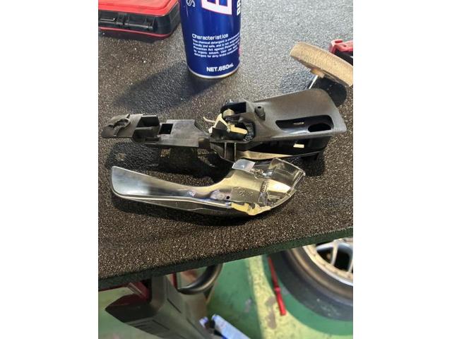 アルファロメオ　ジュリエッタ　インナーハンドル交換