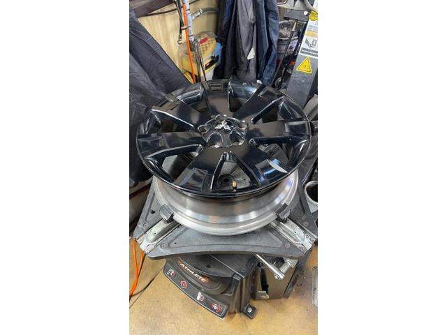 三菱　デリカD:5　新品タイヤ組替え　石川県　金沢市　河北郡　津幡町　タニイ自動車