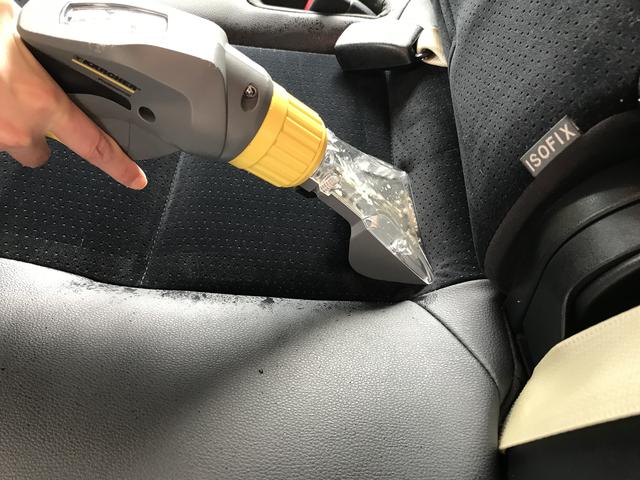 トヨタ　カローラ　フィールダー　車内清掃　