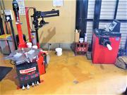 タイヤチェンジャー・バランサー完備