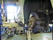 熟練スタッフが丁寧に作業しております。