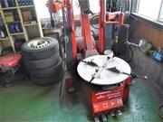 タイヤチェンジャー・バランサー完備