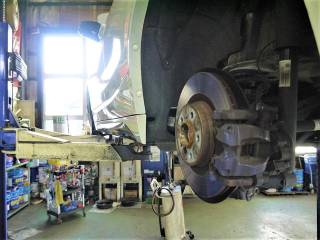 熟練スタッフが丁寧に作業しております。