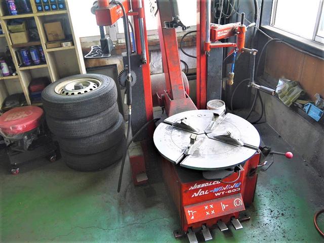 タイヤチェンジャー・バランサー完備