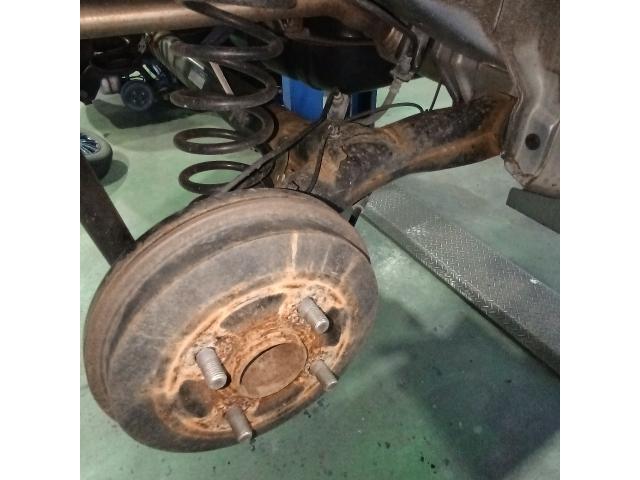 ムーヴ　車検　代車無料　引取納車　小松市　加賀市　能美市　土曜日営業　ドライブシャフトブーツ交換　ブレーキパット交換　ディスクローター交換　ブレーキシュー交換　ブレーキキャリパーOH　下廻り防錆塗装　マフラーコート