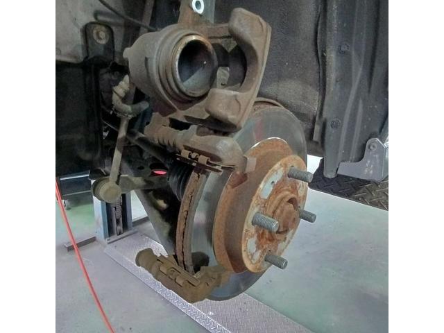 ムーヴ　車検　代車無料　引取納車　小松市　加賀市　能美市　土曜日営業　ドライブシャフトブーツ交換　ブレーキパット交換　ディスクローター交換　ブレーキシュー交換　ブレーキキャリパーOH　下廻り防錆塗装　マフラーコート